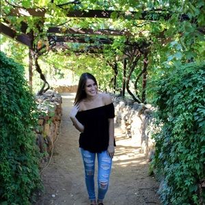 Meet your Posher, Holly